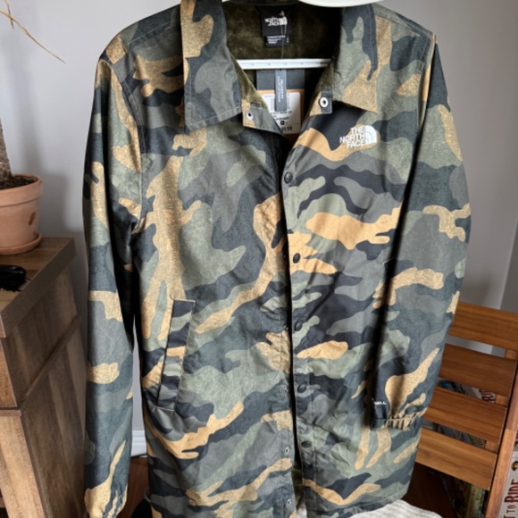 The North Face Woman’s Jacket Size Small - Picture 3 of 3